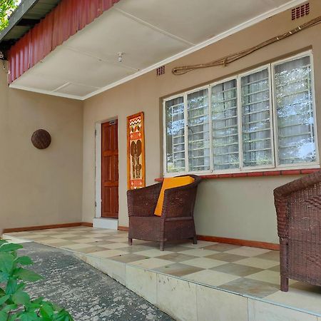 Golden Days Lodge ลิฟวิงสโตน ภายนอก รูปภาพ