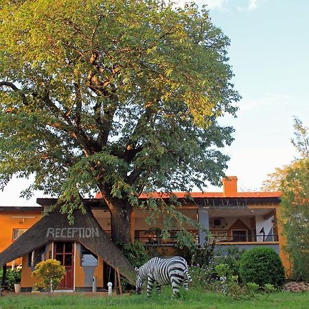 Golden Days Lodge ลิฟวิงสโตน ภายนอก รูปภาพ