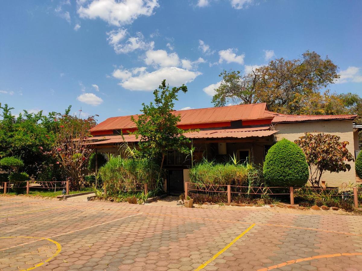 Golden Days Lodge ลิฟวิงสโตน ภายนอก รูปภาพ