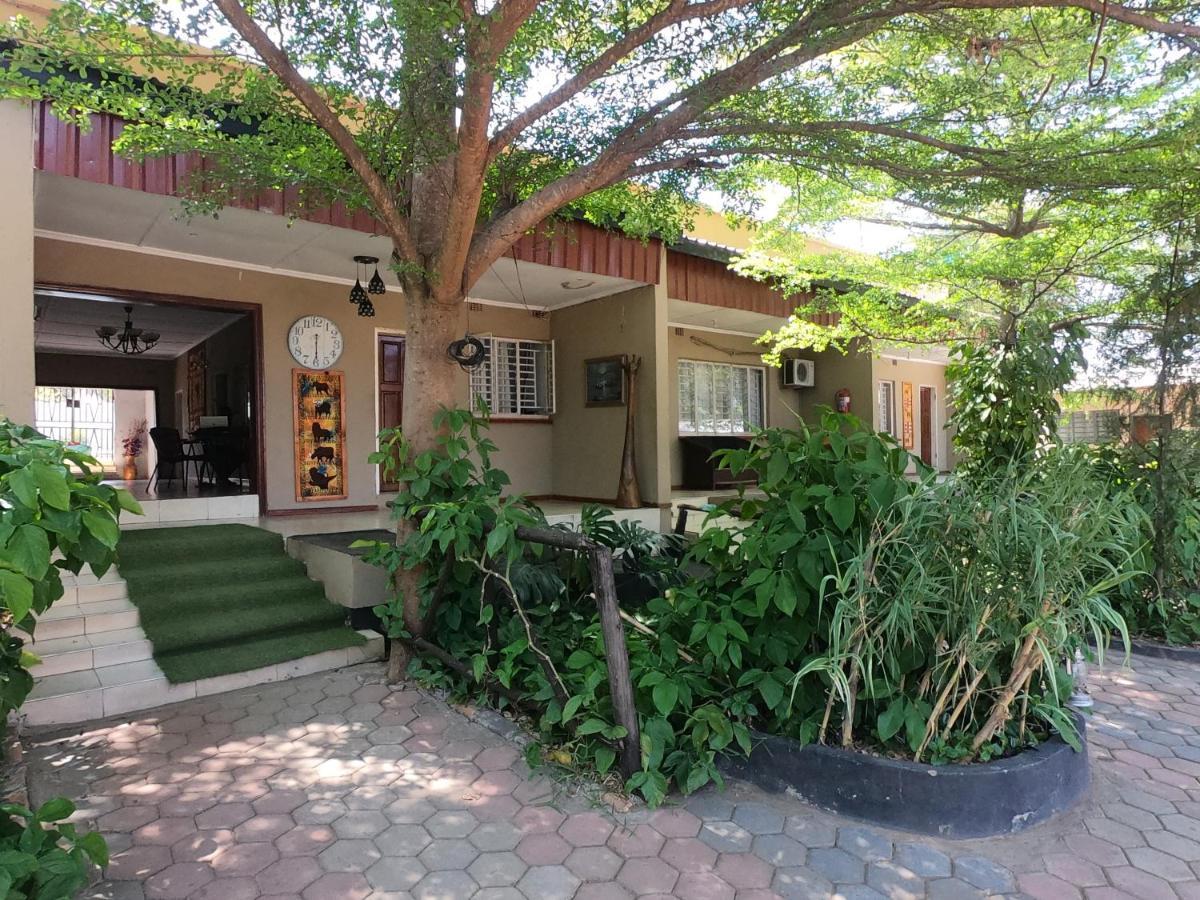 Golden Days Lodge ลิฟวิงสโตน ภายนอก รูปภาพ