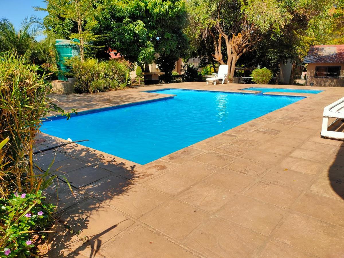 Golden Days Lodge ลิฟวิงสโตน ภายนอก รูปภาพ