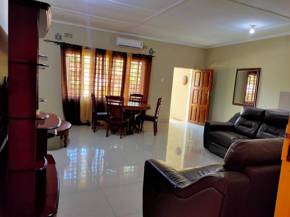 Golden Days Lodge ลิฟวิงสโตน ภายนอก รูปภาพ