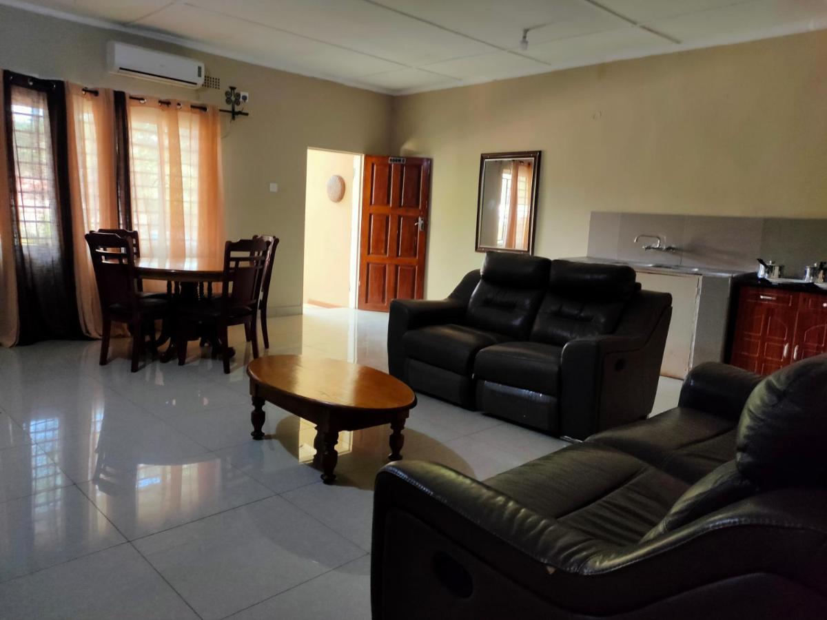 Golden Days Lodge ลิฟวิงสโตน ภายนอก รูปภาพ