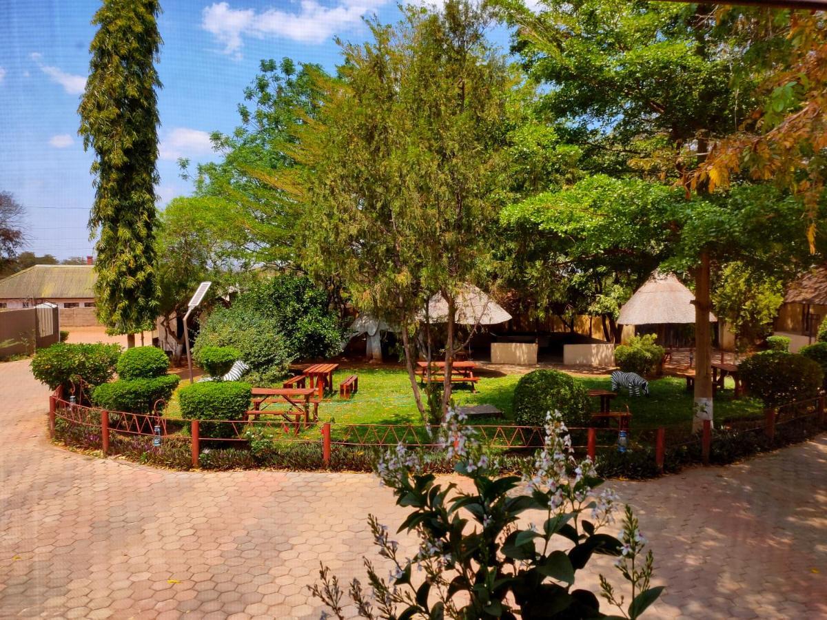 Golden Days Lodge ลิฟวิงสโตน ภายนอก รูปภาพ