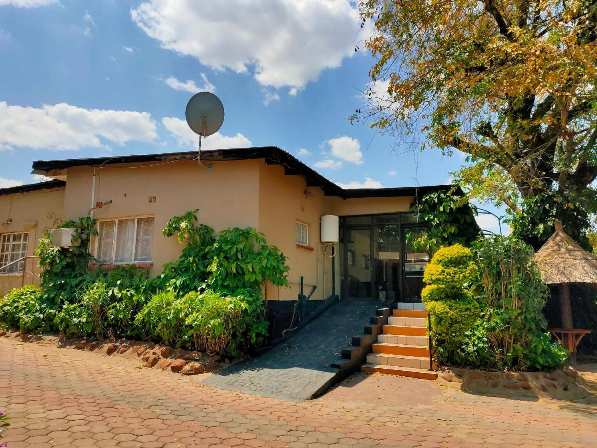 Golden Days Lodge ลิฟวิงสโตน ภายนอก รูปภาพ
