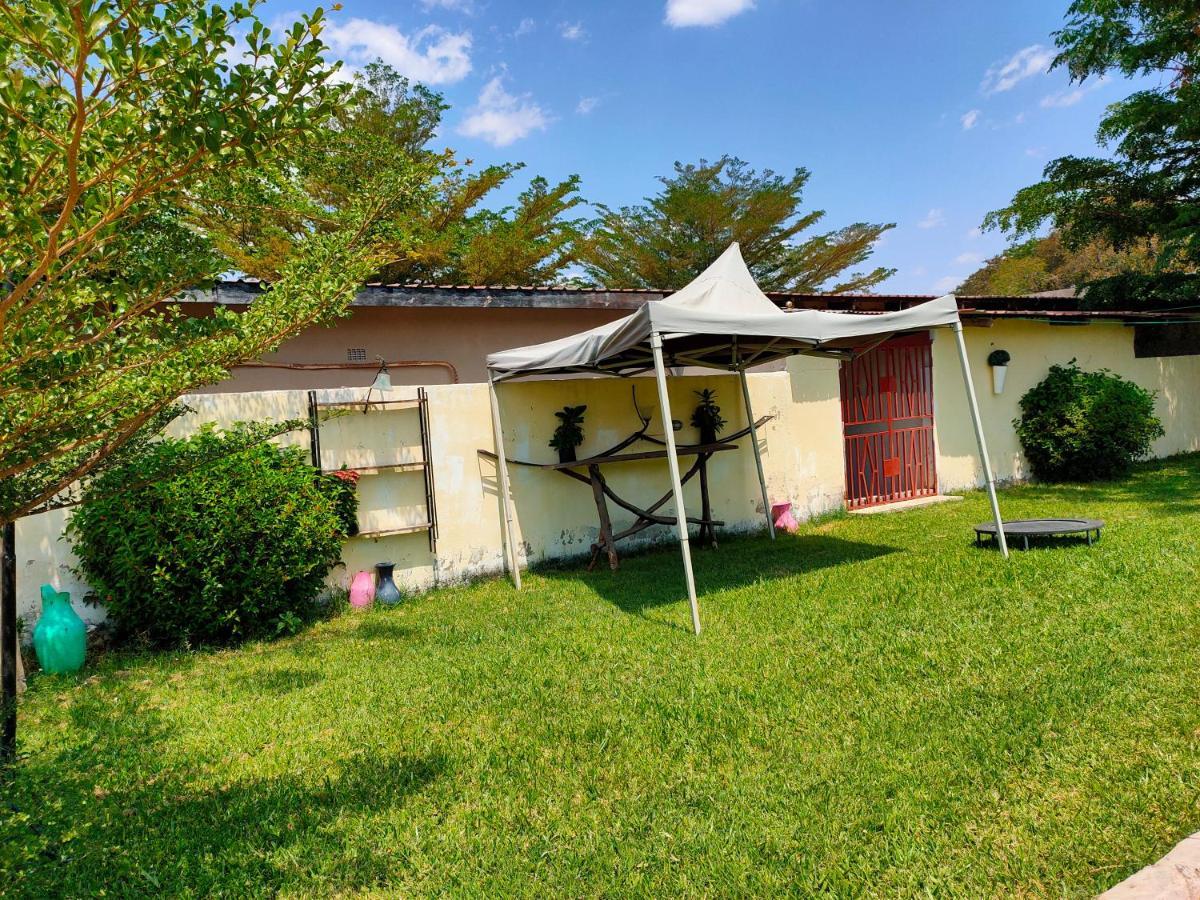 Golden Days Lodge ลิฟวิงสโตน ภายนอก รูปภาพ
