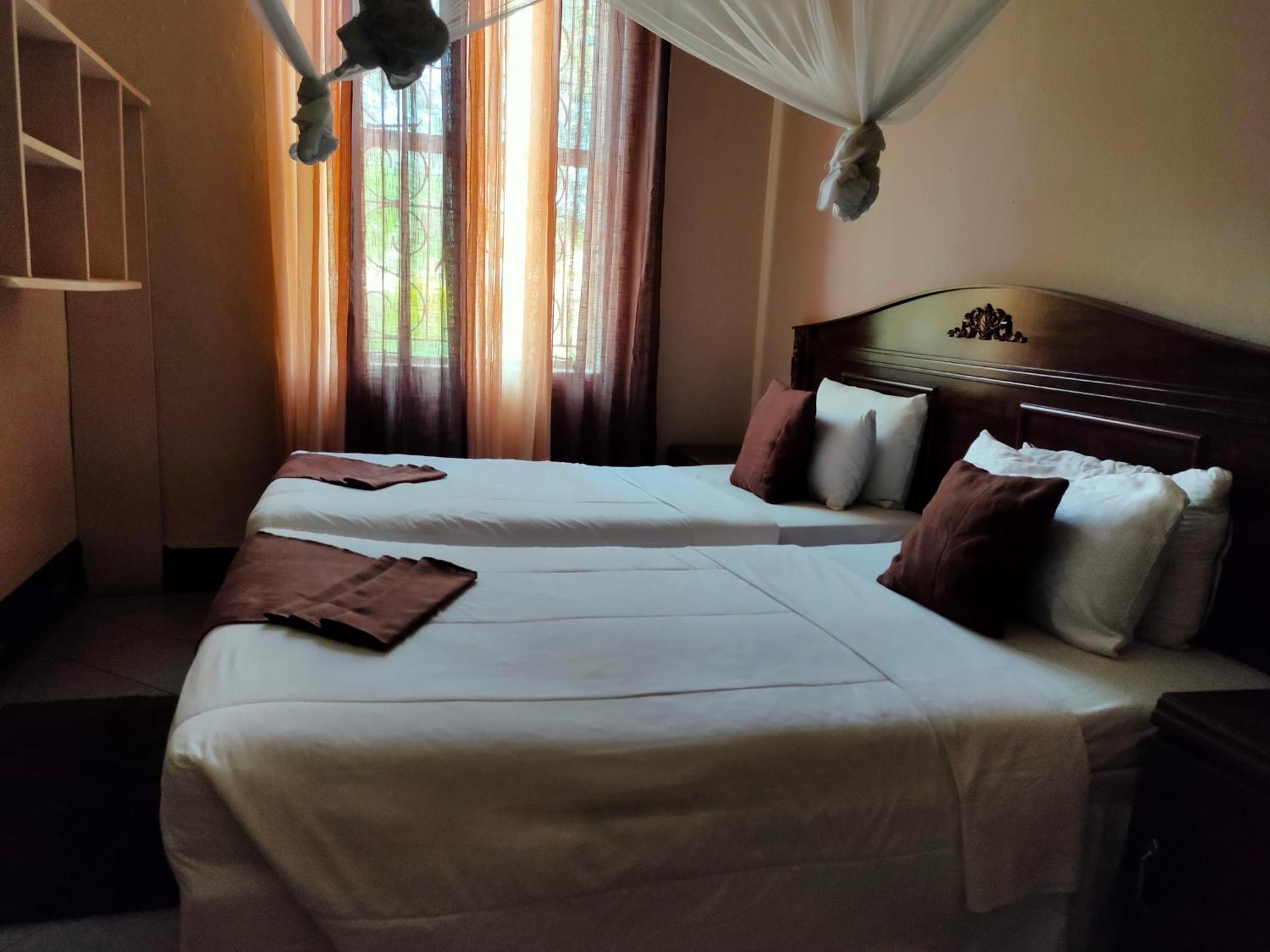 Golden Days Lodge ลิฟวิงสโตน ภายนอก รูปภาพ