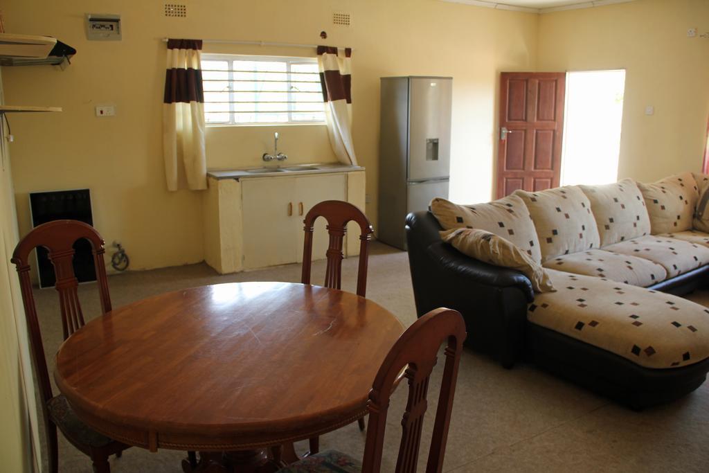 Golden Days Lodge ลิฟวิงสโตน ภายนอก รูปภาพ