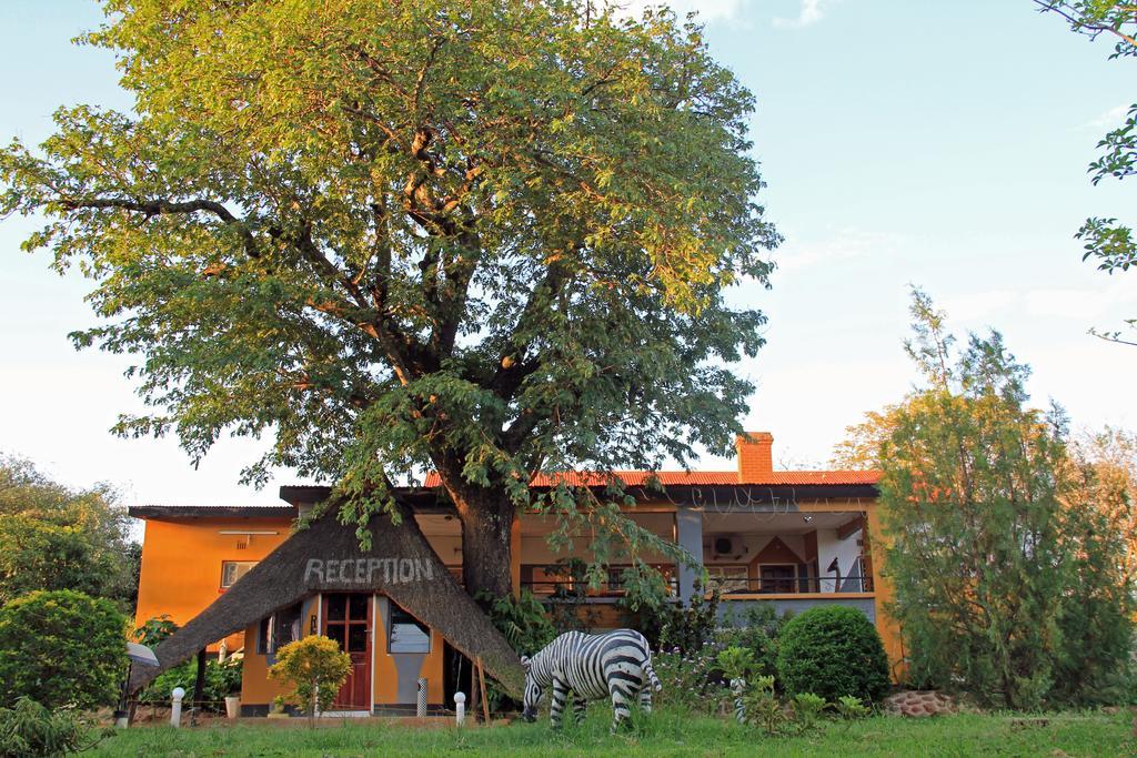 Golden Days Lodge ลิฟวิงสโตน ภายนอก รูปภาพ