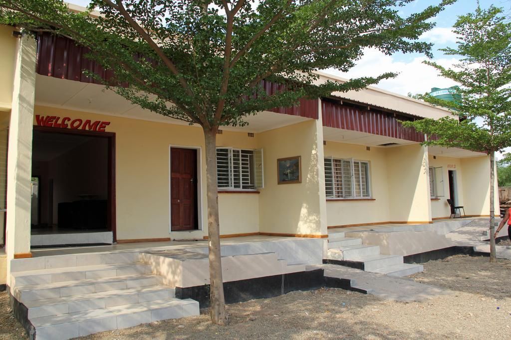Golden Days Lodge ลิฟวิงสโตน ภายนอก รูปภาพ