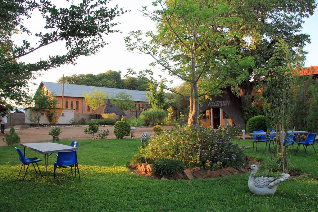 Golden Days Lodge ลิฟวิงสโตน ภายนอก รูปภาพ